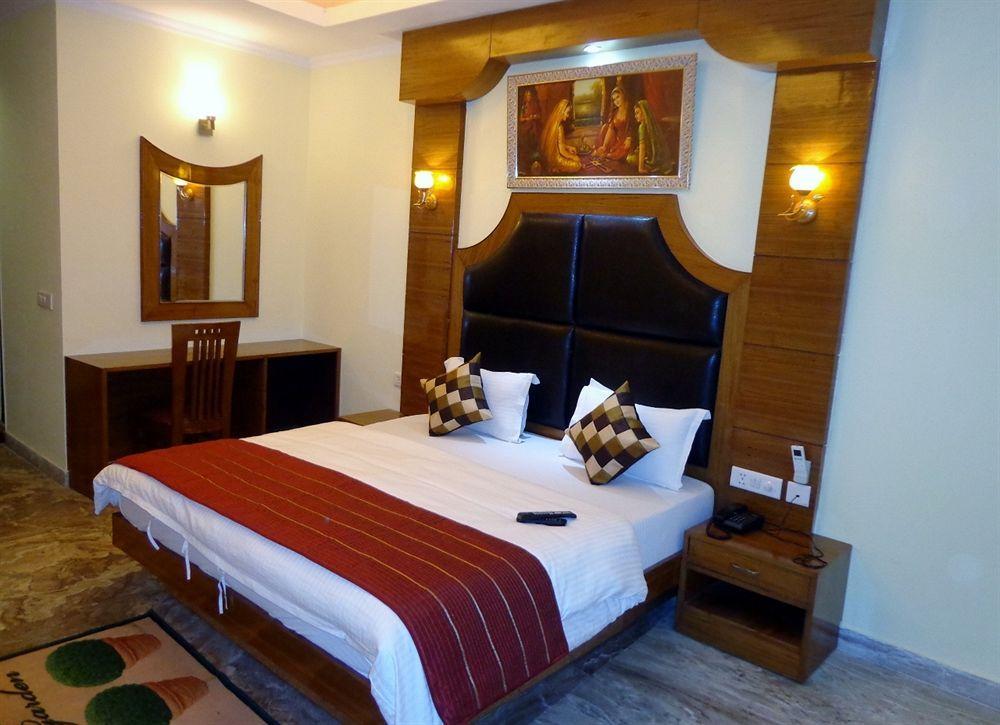 Hotel Castle Blue New Delhi Near Igi Airport Eksteriør bilde