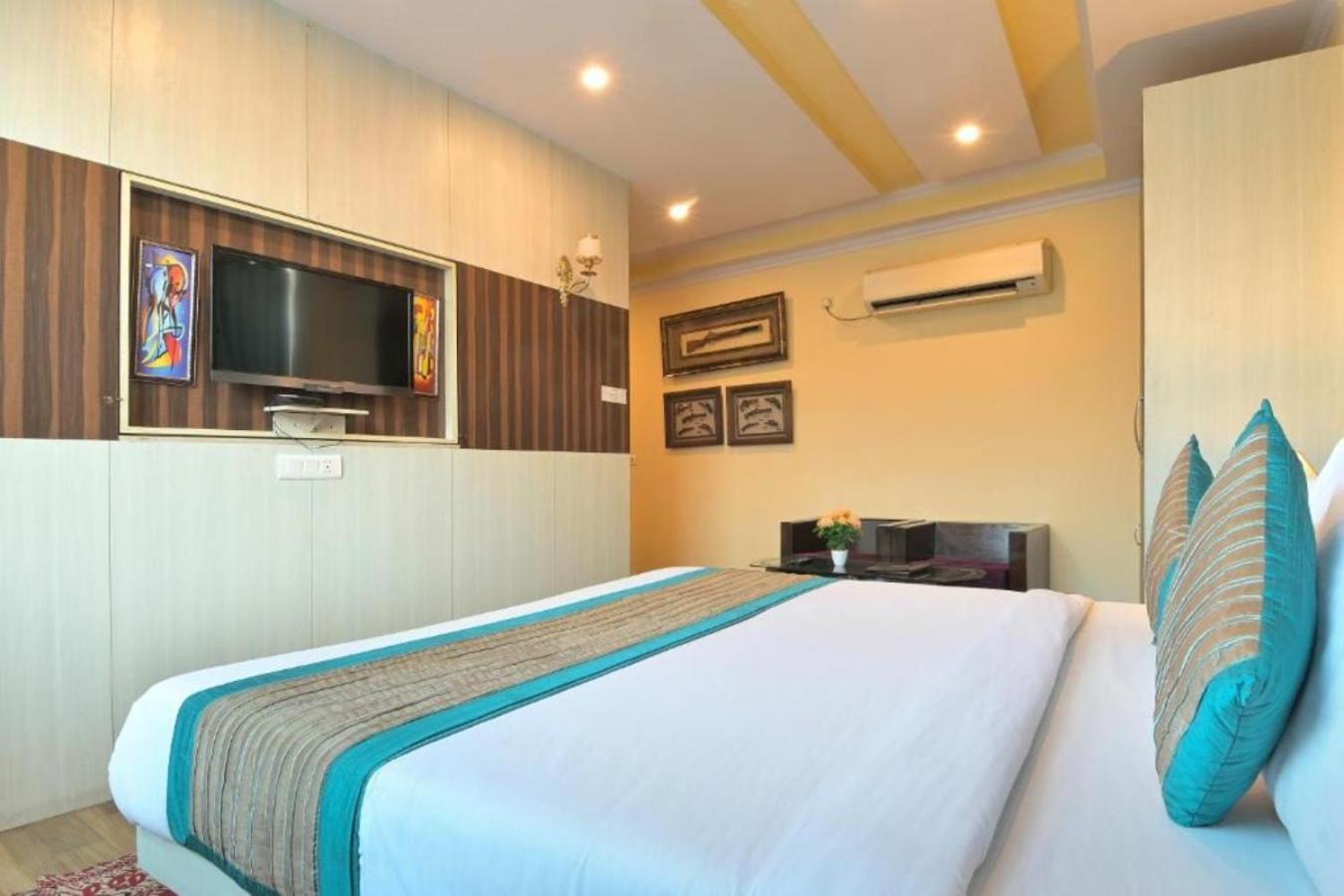 Hotel Castle Blue New Delhi Near Igi Airport Eksteriør bilde