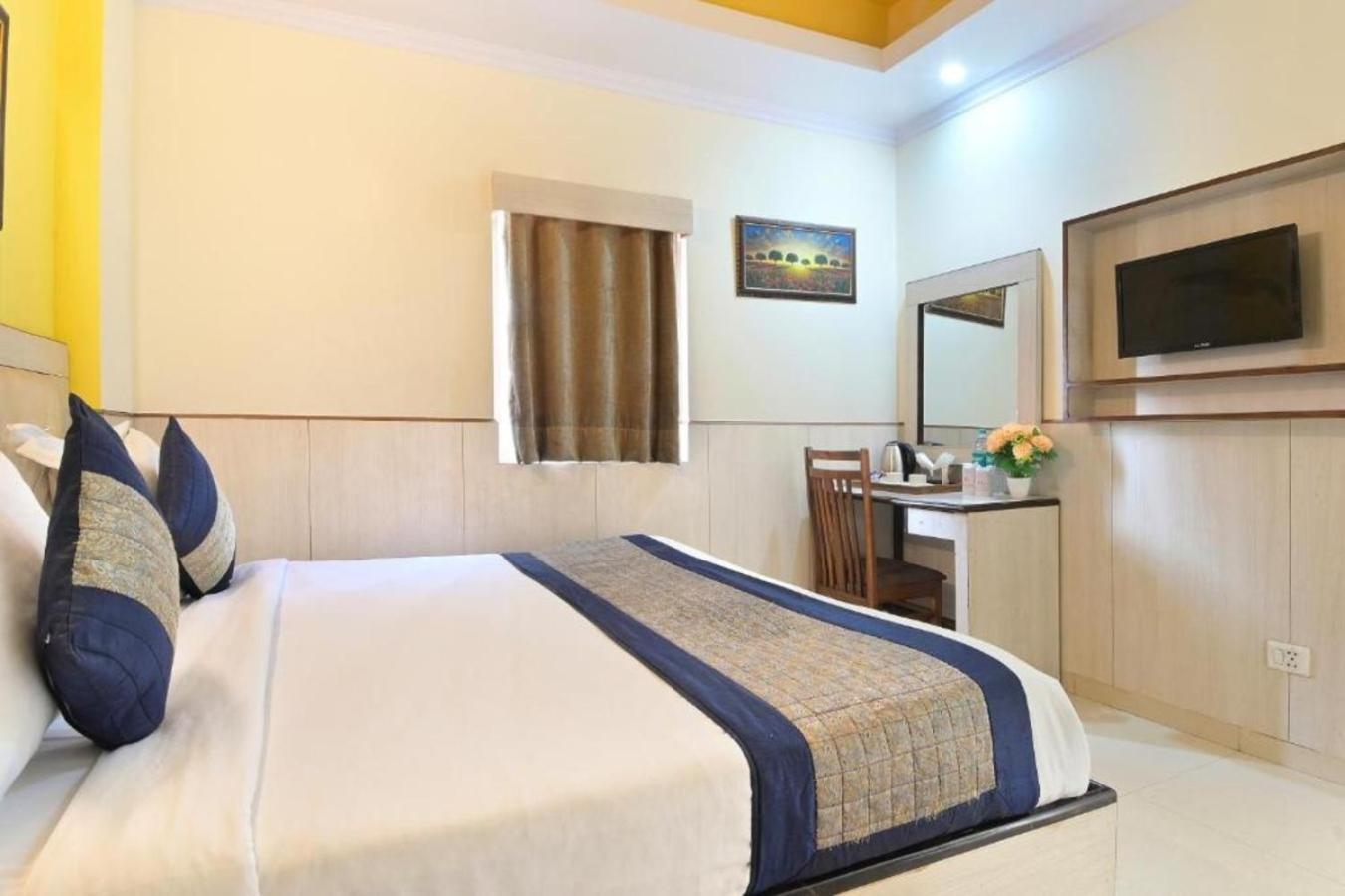 Hotel Castle Blue New Delhi Near Igi Airport Eksteriør bilde