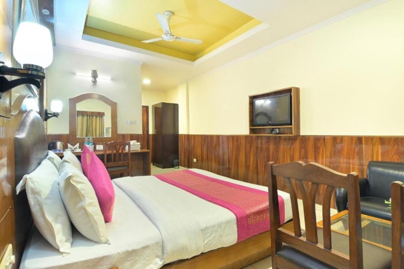 Hotel Castle Blue New Delhi Near Igi Airport Eksteriør bilde