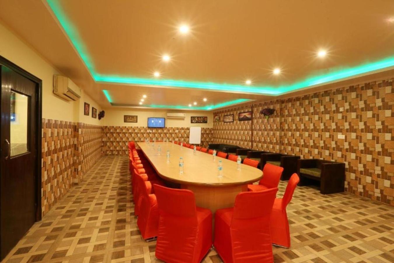 Hotel Castle Blue New Delhi Near Igi Airport Eksteriør bilde