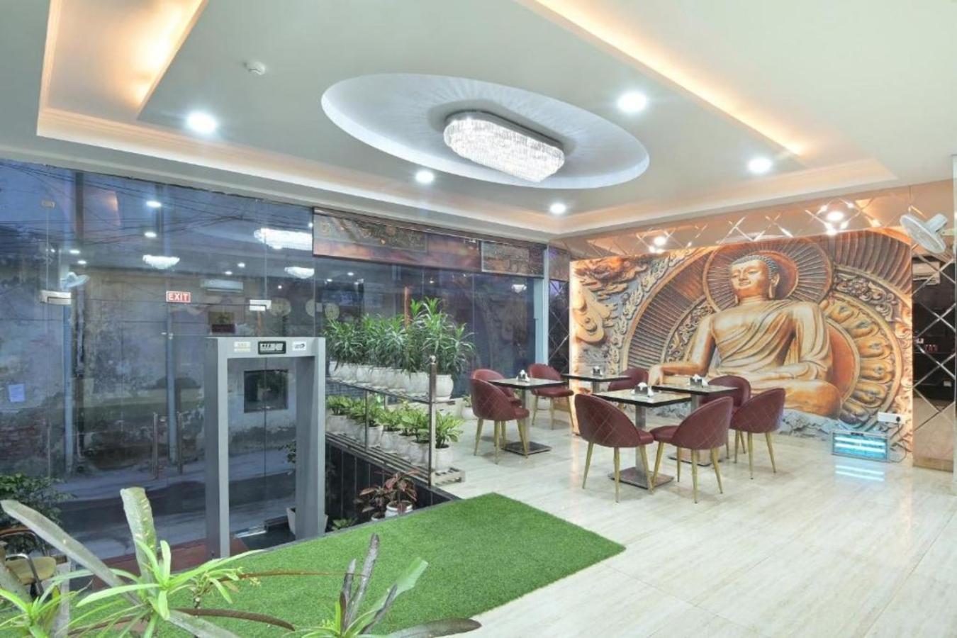 Hotel Castle Blue New Delhi Near Igi Airport Eksteriør bilde