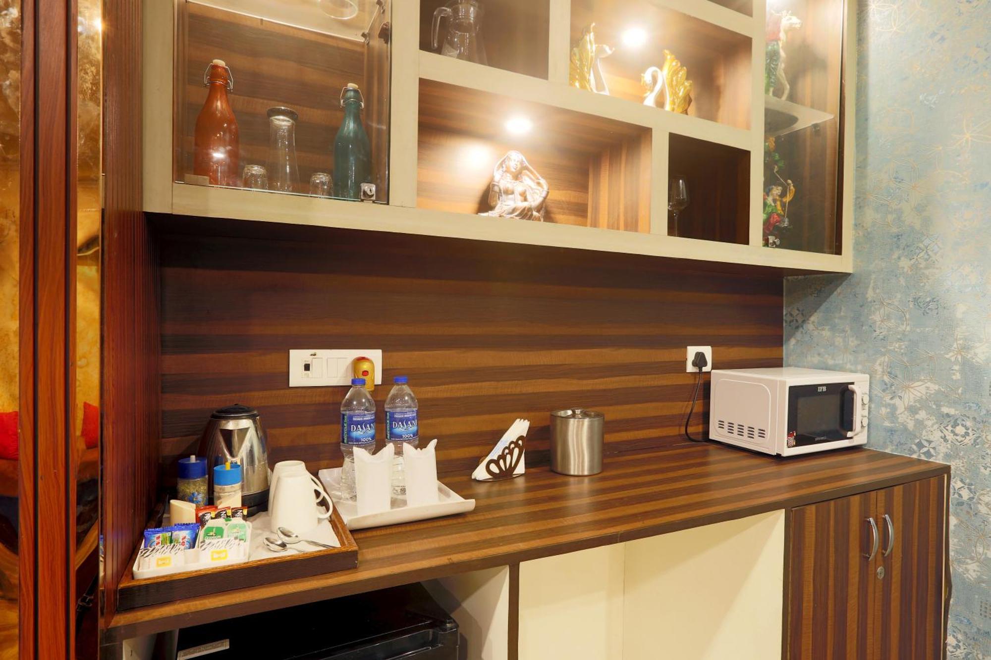 Hotel Castle Blue New Delhi Near Igi Airport Eksteriør bilde