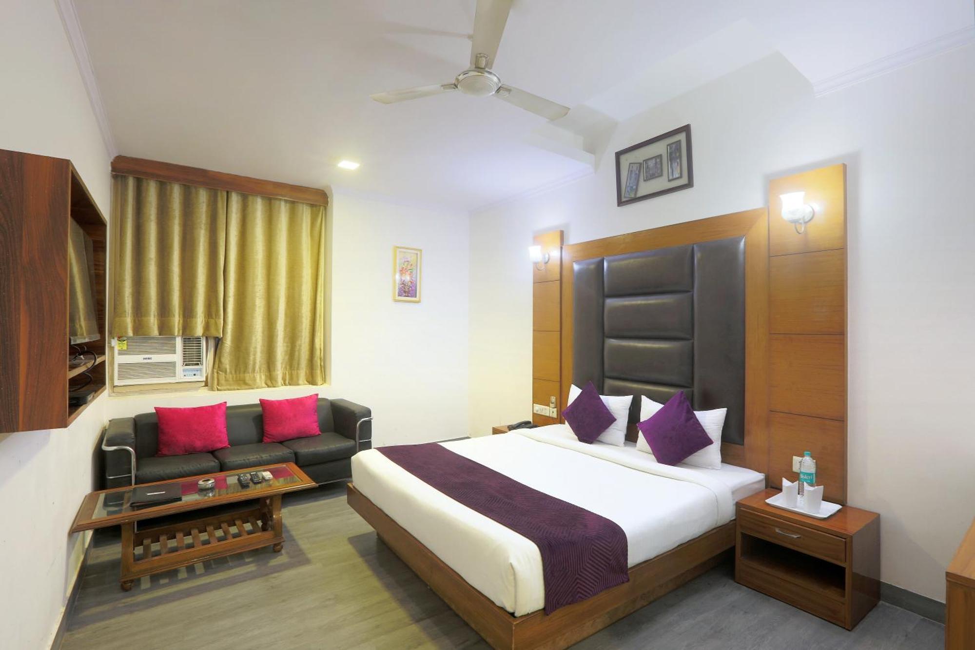 Hotel Castle Blue New Delhi Near Igi Airport Eksteriør bilde