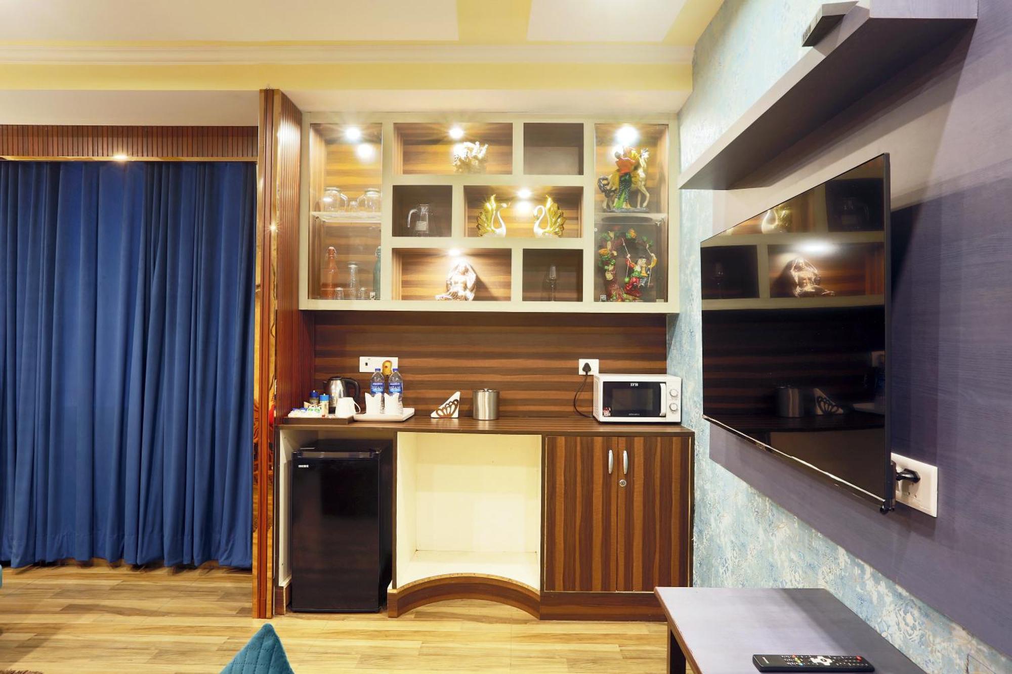 Hotel Castle Blue New Delhi Near Igi Airport Eksteriør bilde