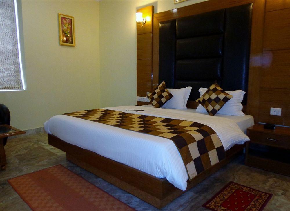 Hotel Castle Blue New Delhi Near Igi Airport Eksteriør bilde