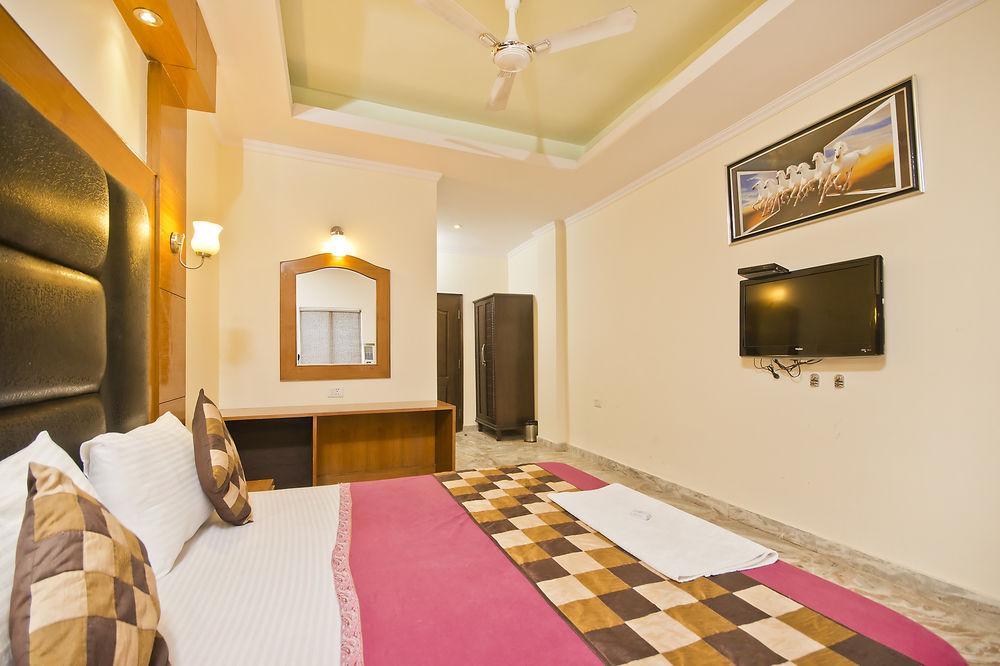 Hotel Castle Blue New Delhi Near Igi Airport Eksteriør bilde