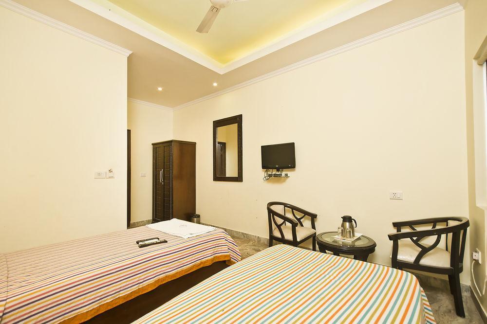 Hotel Castle Blue New Delhi Near Igi Airport Eksteriør bilde