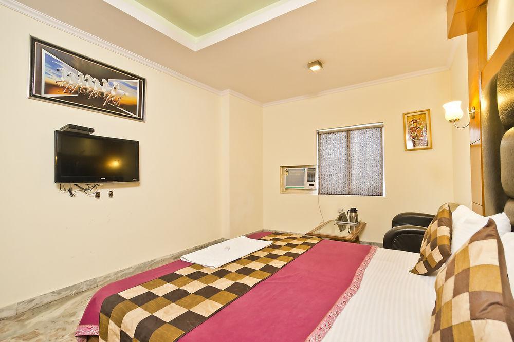 Hotel Castle Blue New Delhi Near Igi Airport Eksteriør bilde
