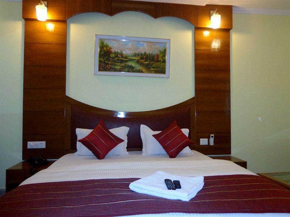 Hotel Castle Blue New Delhi Near Igi Airport Eksteriør bilde