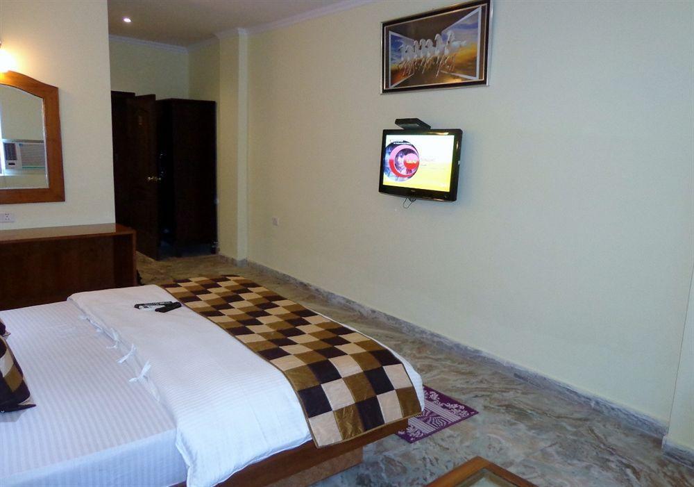 Hotel Castle Blue New Delhi Near Igi Airport Eksteriør bilde