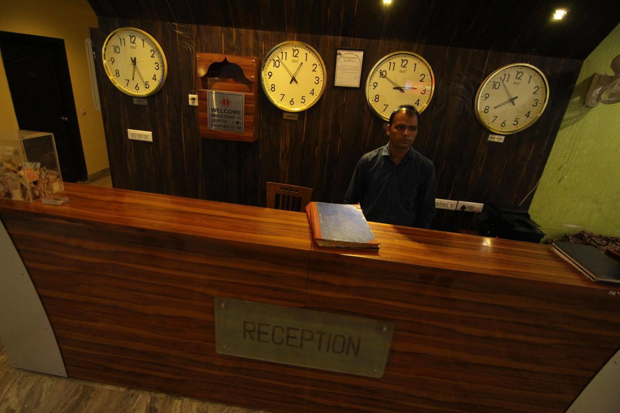 Hotel Castle Blue New Delhi Near Igi Airport Eksteriør bilde